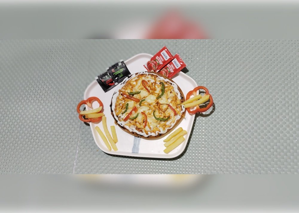 CHICKEN TIKKA PIZZA