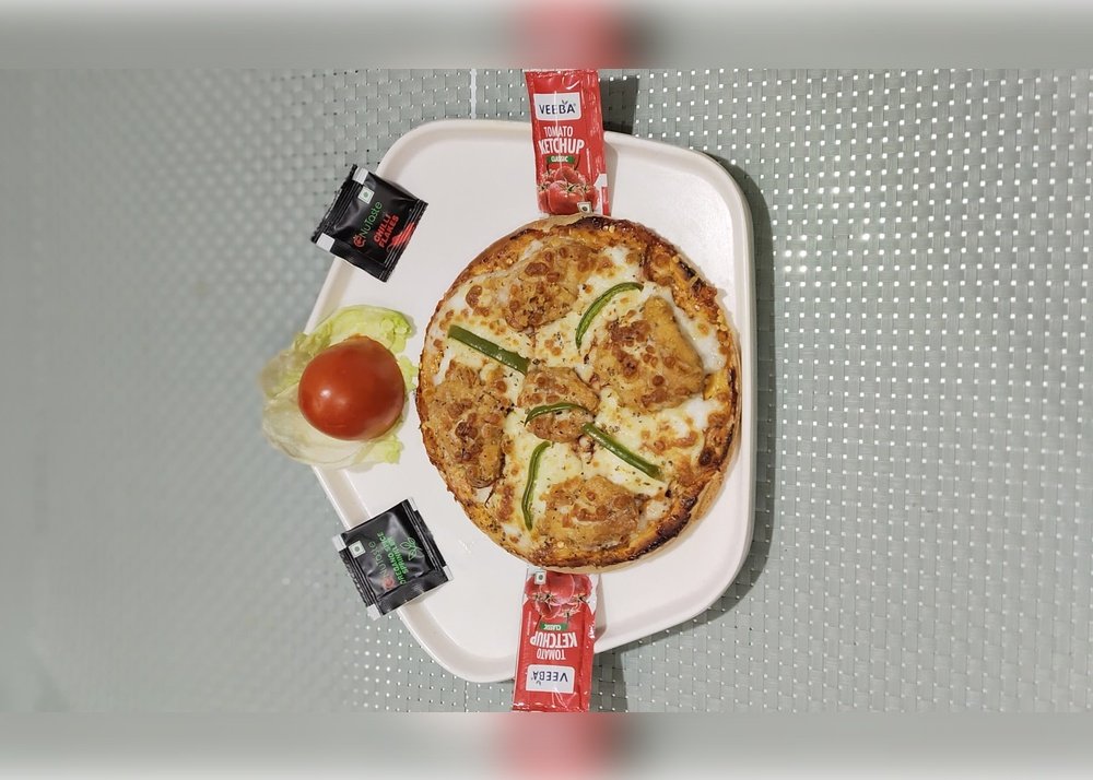CHICKEN FRY FLAKES PIZZA